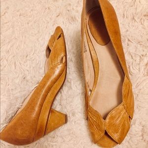 FRYE Ada Pleats Peep leather pump size 9